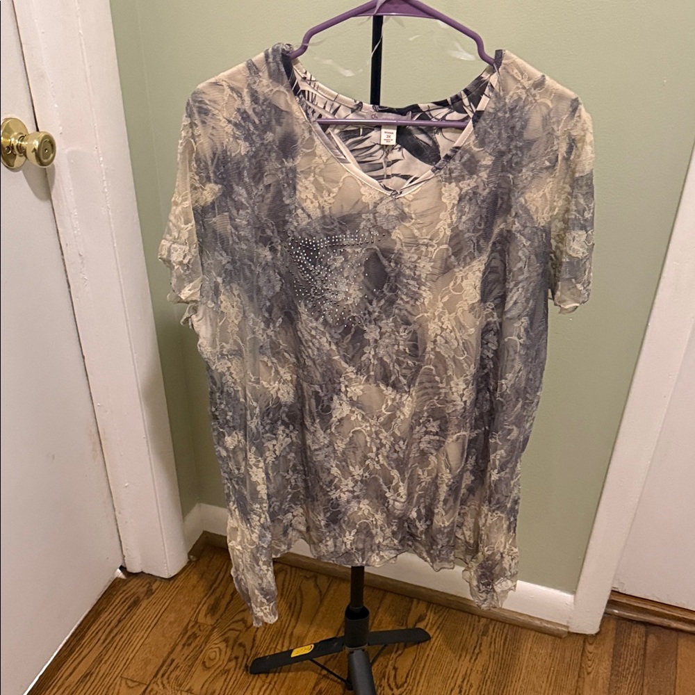Chic Lace Short Sleeve Top
